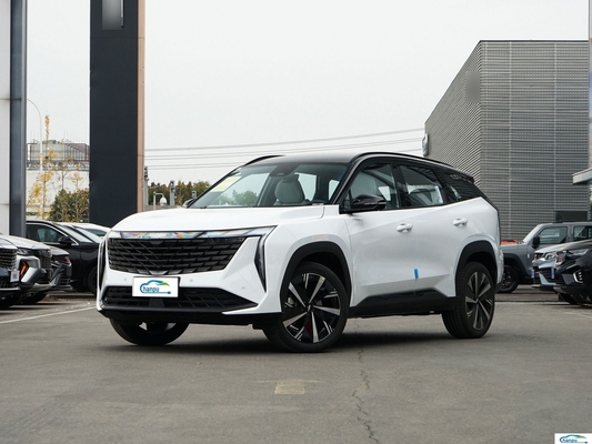 Scopri l'auto compatta ibrida gas-elettrica Boyue L di Geely con colore interno scuro