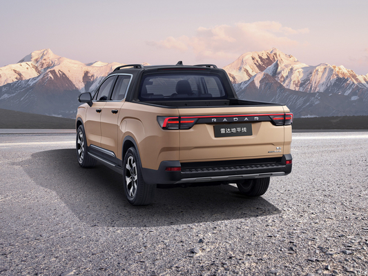 Il pickup elettrico di Geely RD6 per scopi commerciali.
