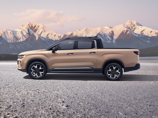 Il pickup elettrico di Geely RD6 per scopi commerciali.