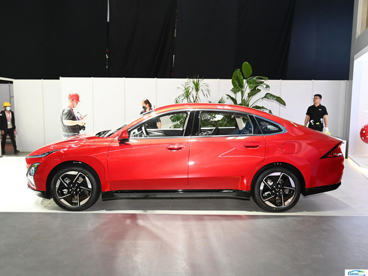 2024 Wuling Starlight 70 km Standard Sedan Electric Ride-On Passenger Car Veicolo energetico