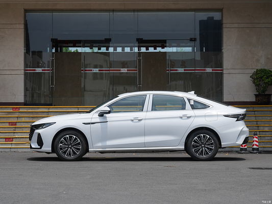 Rivoluzionate i vostri trasporti con il 2024 Chery Fengyun A8 Sedan A Energy Vehicle