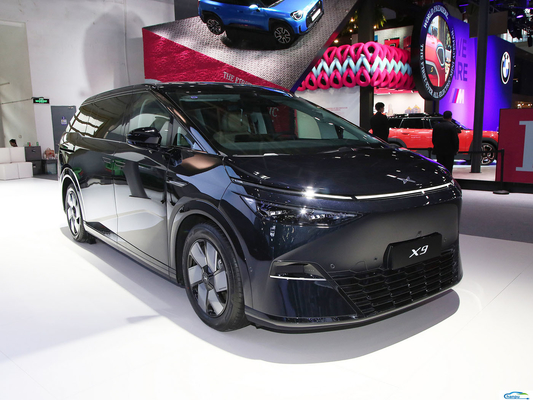 Xpeng Xiaopeng X9 MPV Veicolo energetico Automobile elettrico per clienti al dettaglio