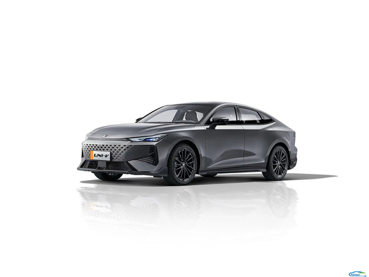 Changan UNI-V 2024 1.5T Ride-on Fuel Powered Car con sospensione anteriore Macpherson