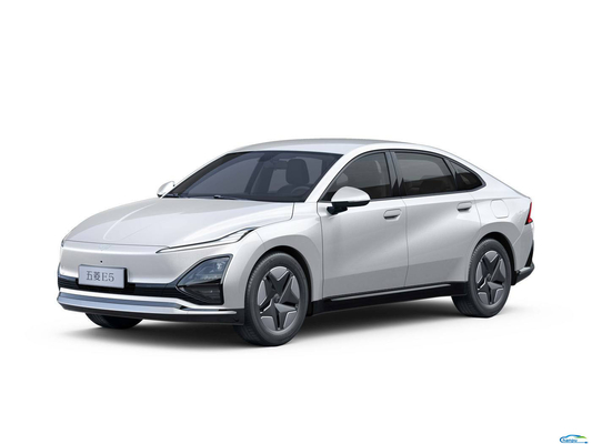 410KM Range Wuling E5 2024 Auto elettrica Standard Retail nel mercato dei veicoli energetici