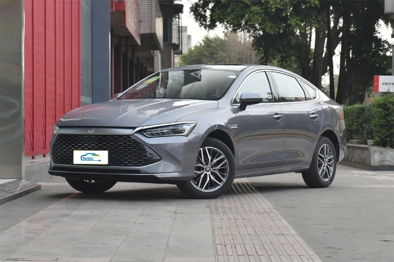 La potente berlina PHEV Qin Plus Dm-2024 Dm-I Honor di BYD con tecnologia ibrida