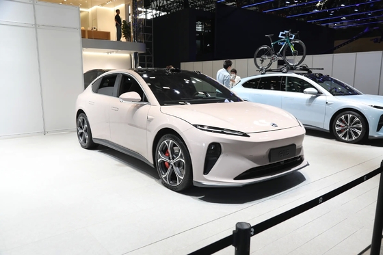 100Kwh Quattro porte Porta oscillante Nio Et5-2024 Ride-On Car Cinque posti Veicoli elettrici