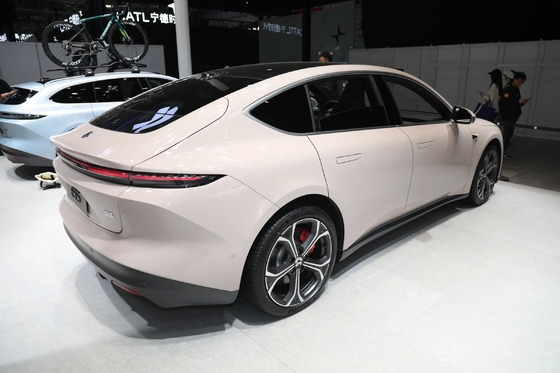 100Kwh Quattro porte Porta oscillante Nio Et5-2024 Ride-On Car Cinque posti Veicoli elettrici