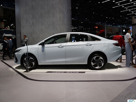 Compatta berlina ibrida Dihao L Car per Geely e cinture passeggeri di lunga durata tubi