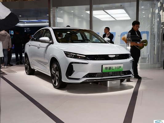 Compatta berlina ibrida Dihao L Car per Geely e cinture passeggeri di lunga durata tubi