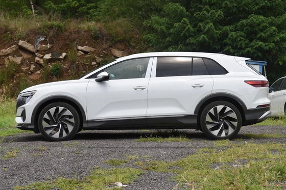 SUV City Ride-On Car Q5 E-Tron-50 E-Tron Quattro Shining Brocade Suit Veicolo elettrico
