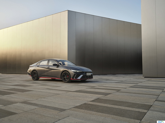 2023 Hyundai Elantra Sedan 5 posti FWD Sedie in pelle Autovettura di passeggeri leader della benzina