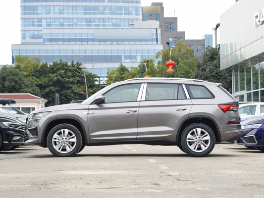 2023 Skoda Kodiaq 2.0T 186 CV 220 CV 5/7 sedili touch screen Parcheggio elettrico Freno a benzina Auto per Volkswagen