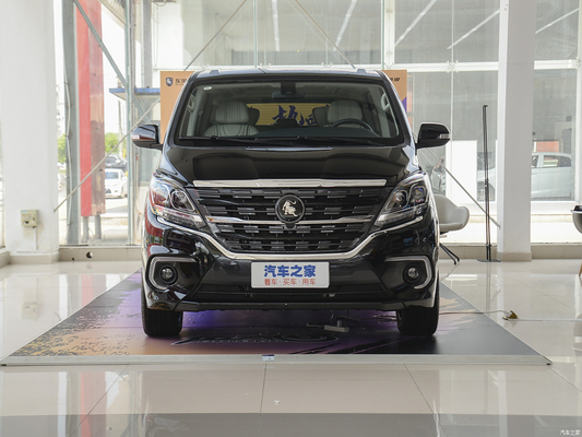 Faretti a LED e cambio automatico Dongfeng Fengxing Forthing M7 4 porte 7 posti MPV