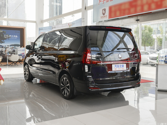 Faretti a LED e cambio automatico Dongfeng Fengxing Forthing M7 4 porte 7 posti MPV