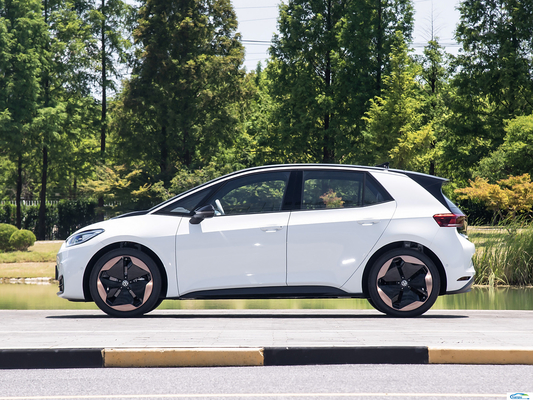 Scopri il futuro della guida con il SUV compatto elettrico Volkswagen ID.4 Crozz 2024