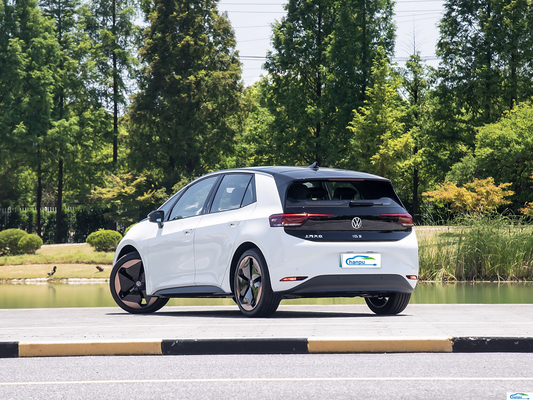 Scopri il futuro della guida con il SUV compatto elettrico Volkswagen ID.4 Crozz 2024