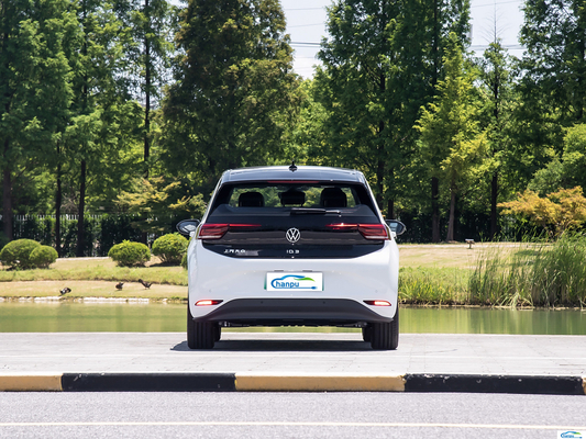 Scopri il futuro della guida con il SUV compatto elettrico Volkswagen ID.4 Crozz 2024