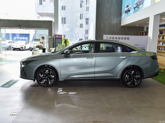 2024 Geely G6 Geometry 410KM 520KM 5-seater EV Sedan Veicolo elettrico cinese