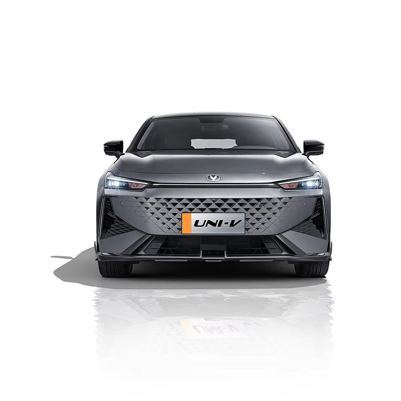 Changan UNI-V 2024 1.5T Ride-on Fuel Powered Car con sospensione anteriore Macpherson